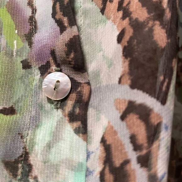 Sheer button up blouse with elongated cuff sleeve - Picture 6 of 11